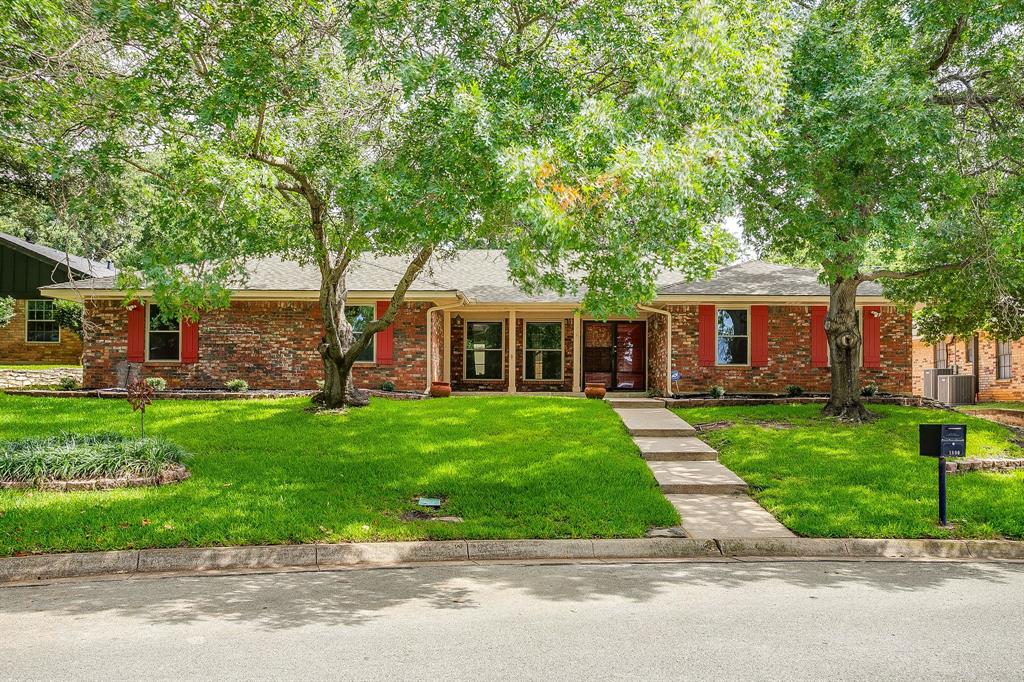 1800 Briarcrest Ln, Arlington, TX 76012