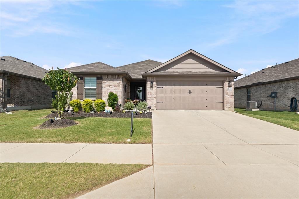 8821 Playmoor Dr, Fort Worth, TX 76131