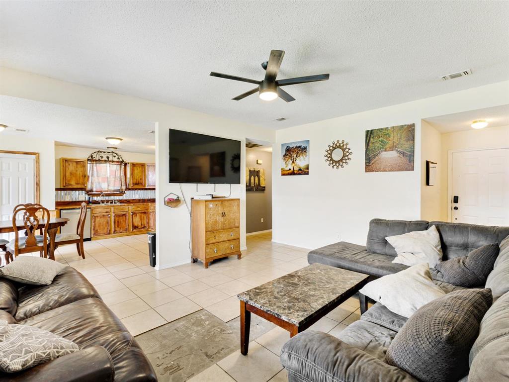 625 Linda Ct, Joshua, TX 76058 photo