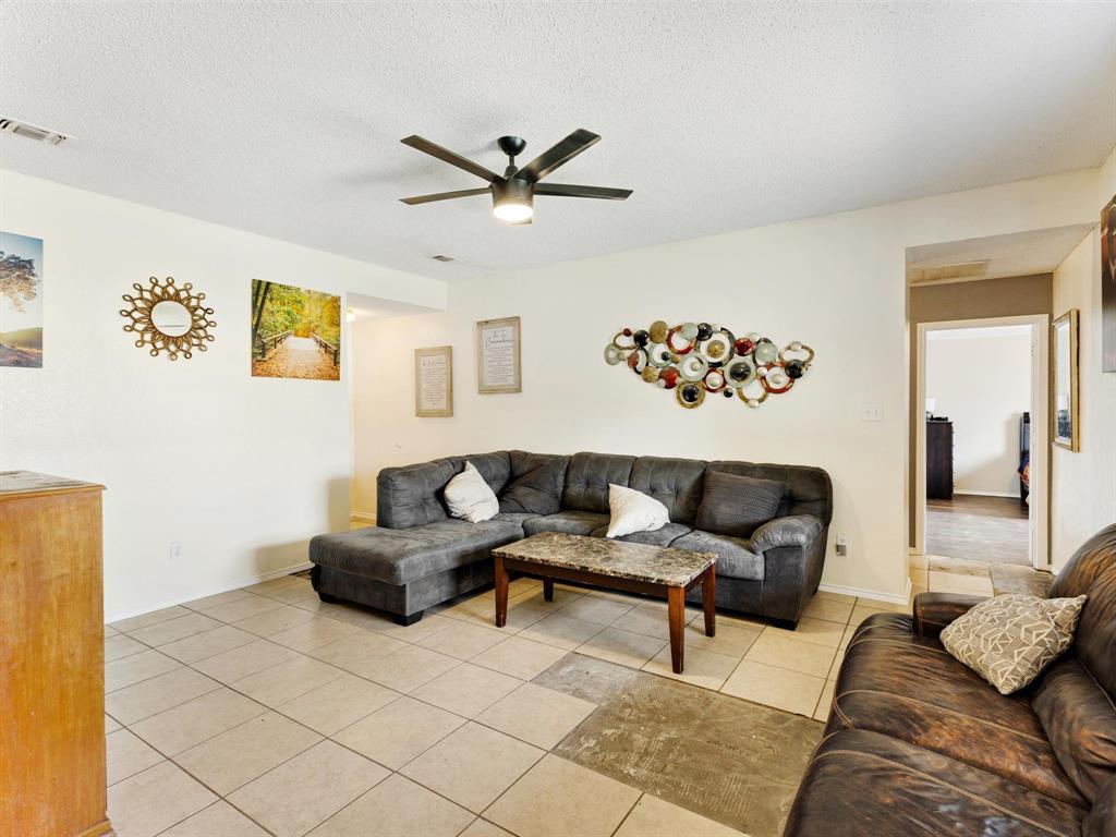 625 Linda Ct, Joshua, TX 76058 photo