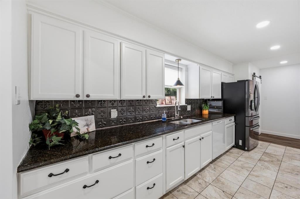 6602 Lyons Rd, Garland, TX 75043 photo