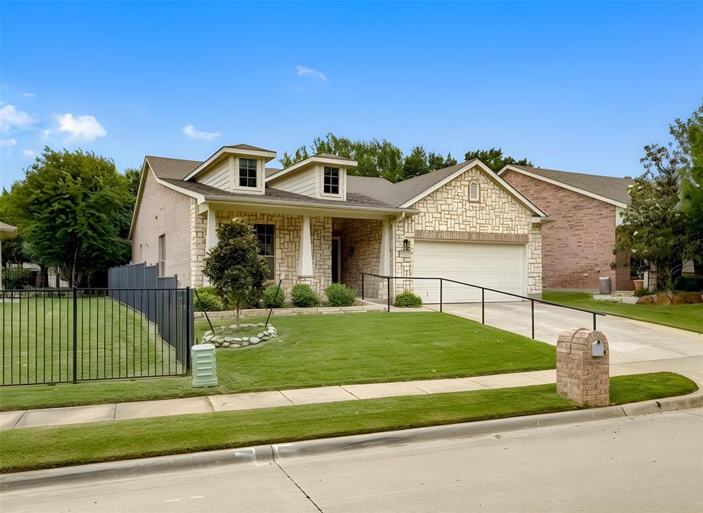 6820 Algarve Dr, Denton, TX 76210 photo