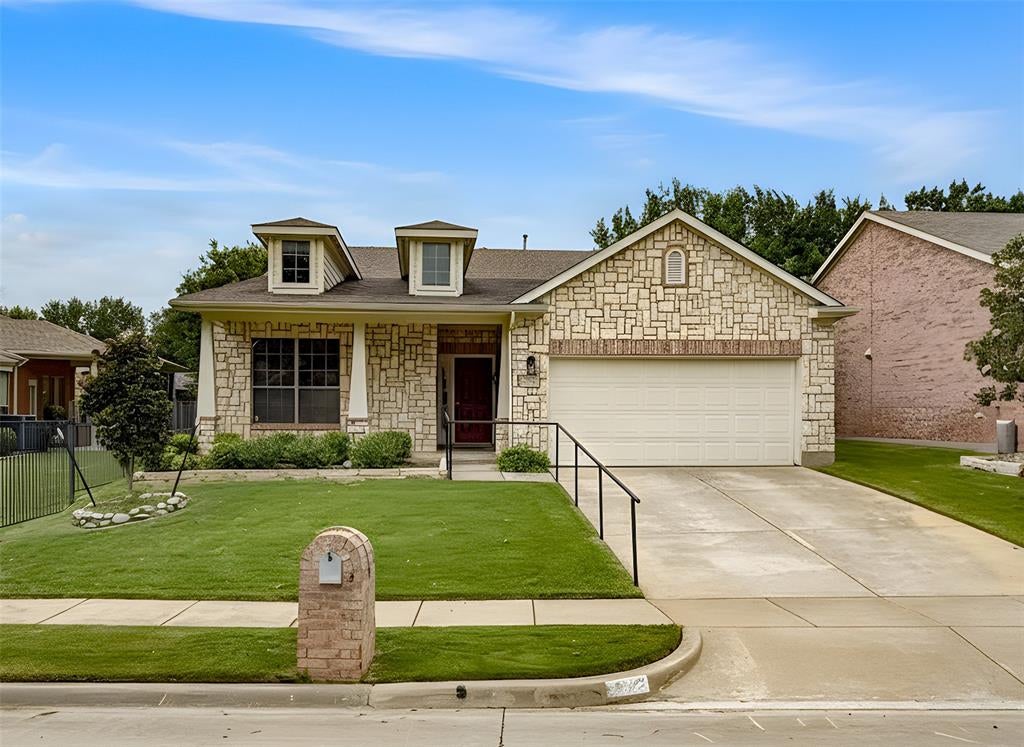 6820 Algarve Dr, Denton, TX 76210