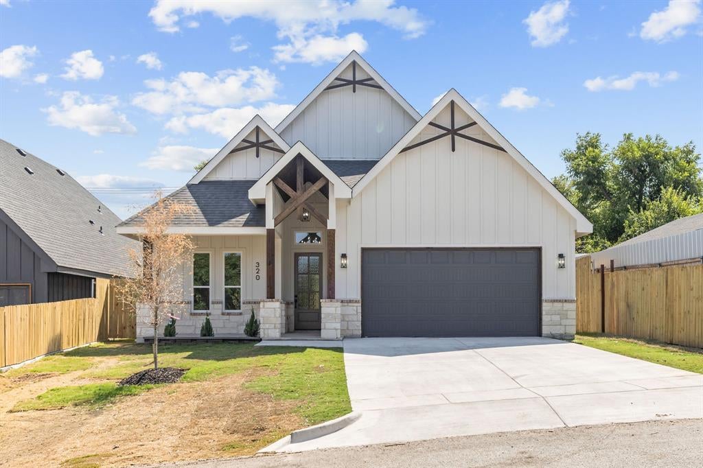 3203 33 St, Fort Worth, TX 76106