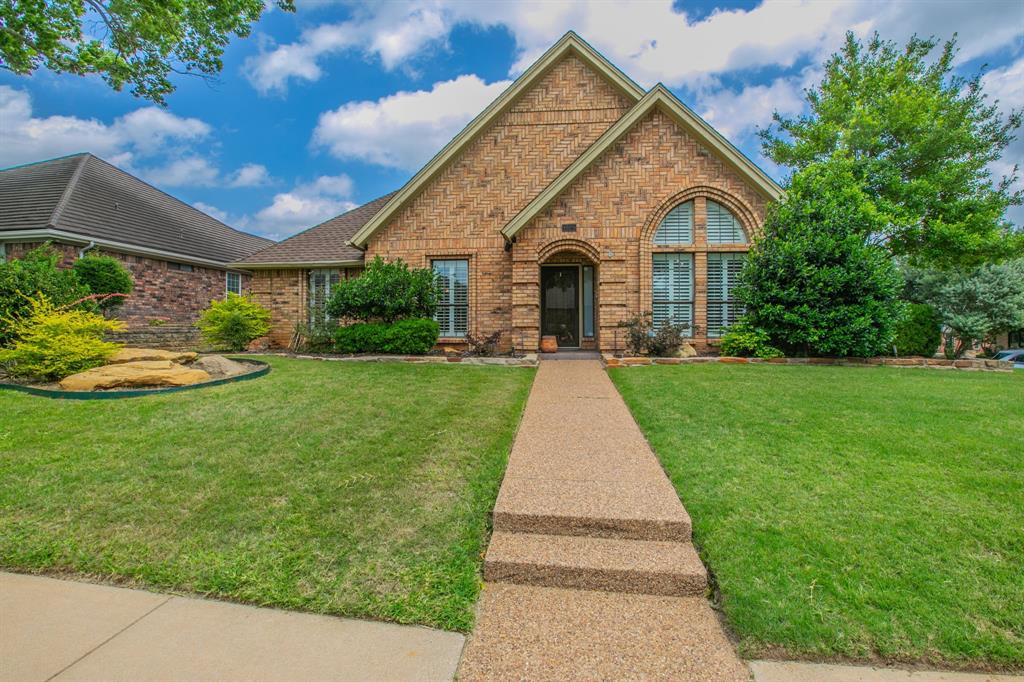 1925 Glenbrook Ct, Bedford, TX 76021