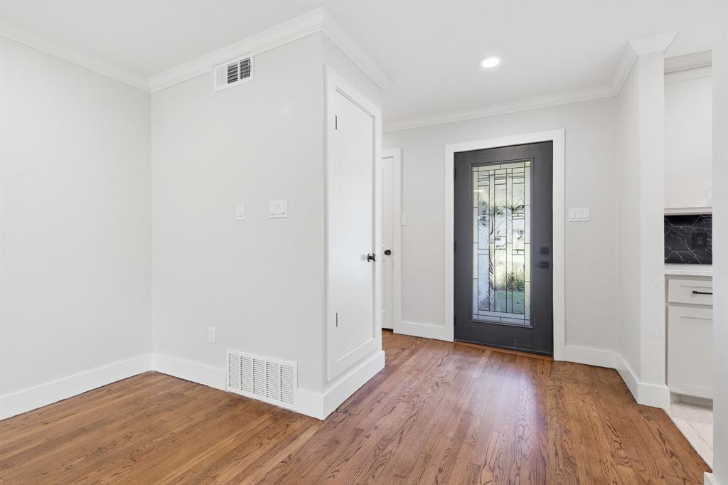 385 Crockett, Lewisville, TX 75057 photo