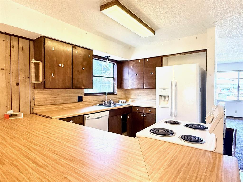 1954 E Booth St, Paris, TX 75460 photo