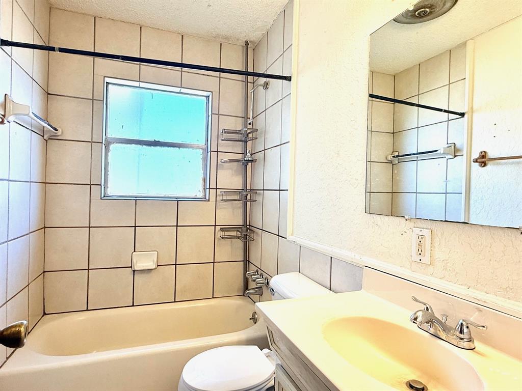 1954 E Booth St, Paris, TX 75460 photo