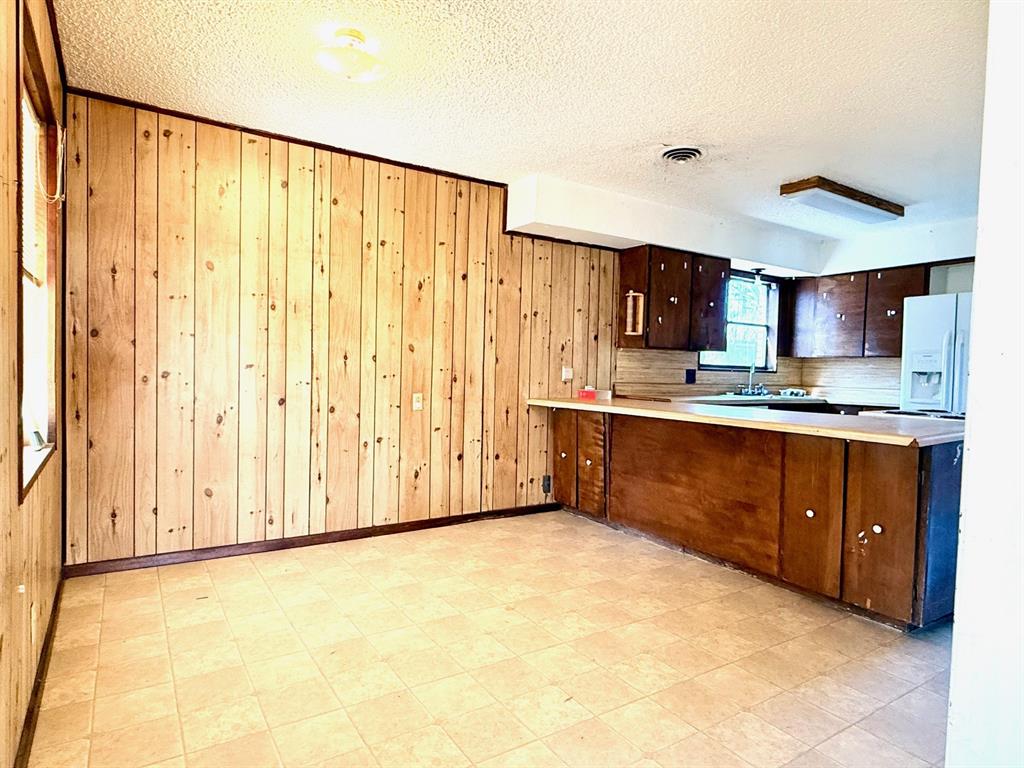 1954 E Booth St, Paris, TX 75460 photo