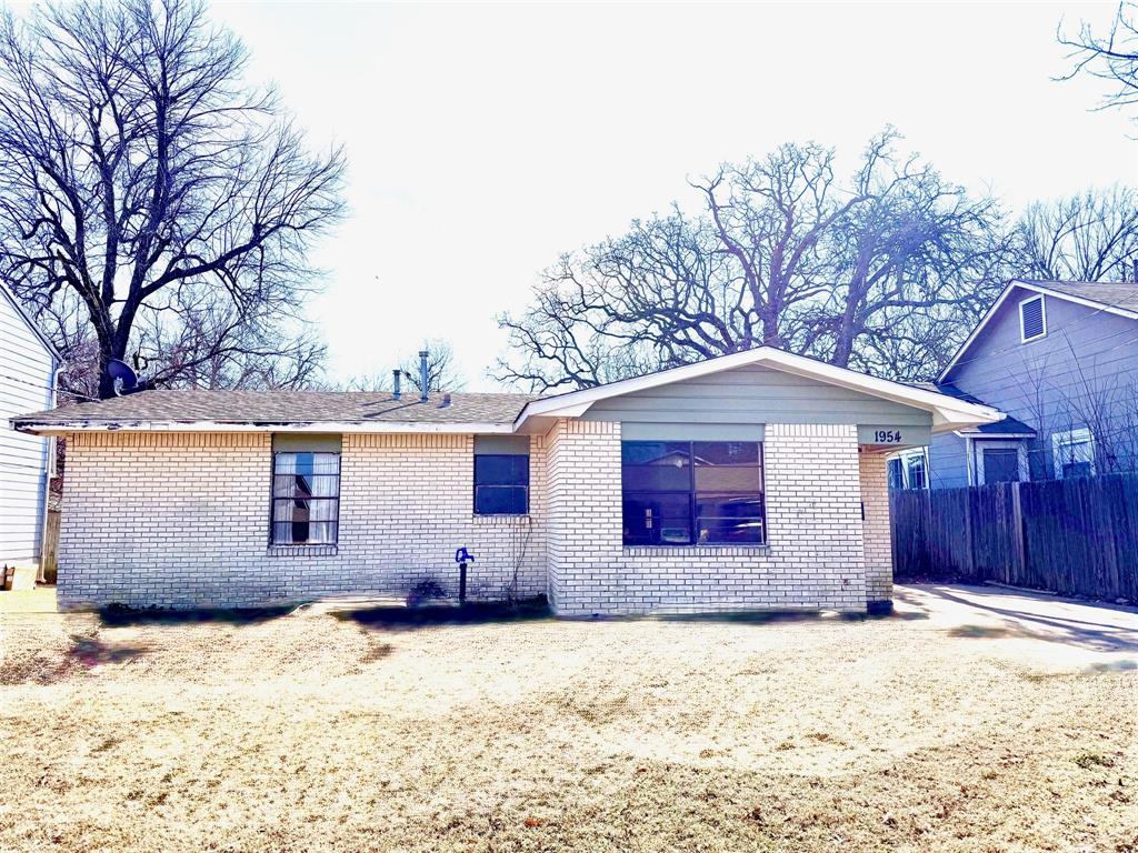1954 Booth St, Paris, TX 75460