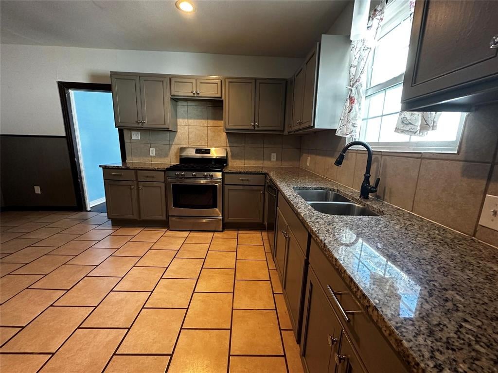 1009 E Humbolt St, Fort Worth, TX 76104 photo