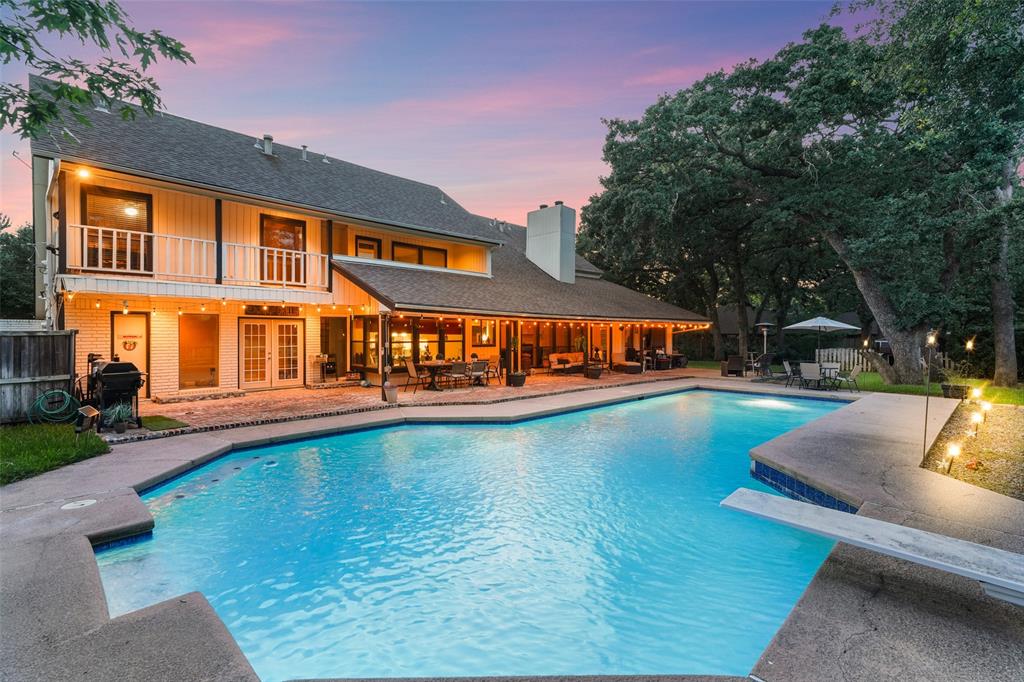 5107 Racquet Club Dr, Arlington, TX 76017