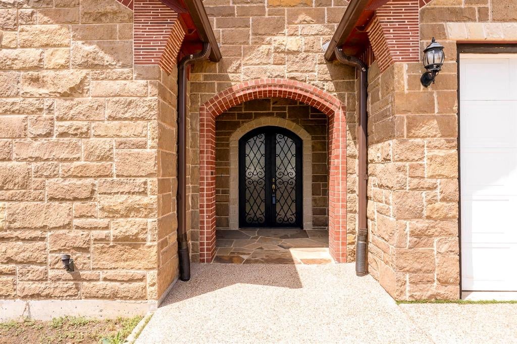 3024 Red Oak Dr, Granbury, TX 76048
