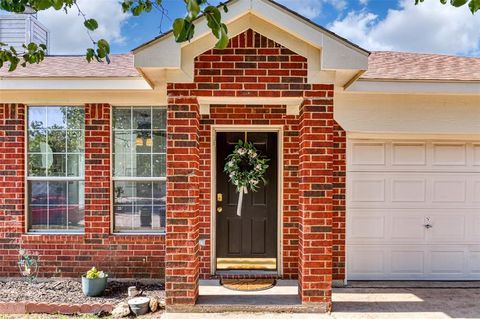 Single Family Residence in Fort Worth TX 4817 Marina Del Road.jpg