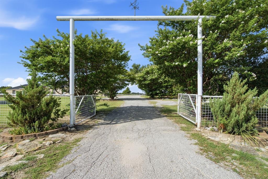 748 Rocky Ridge Ln, Weatherford, TX 76085