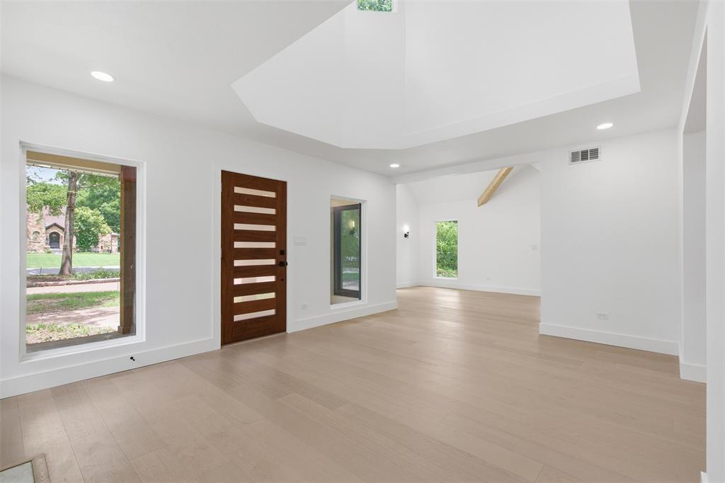 1521 El Campo, Dallas, TX 75218 photo