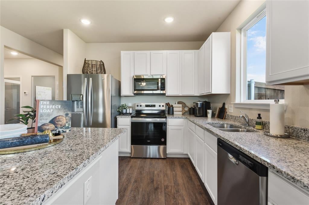 3142 Manchester Dr, Cleburne, TX 76033 photo