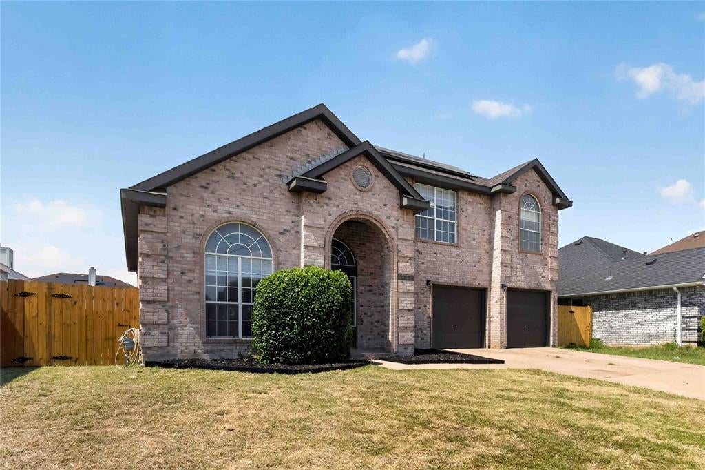 3026 Shannon Ln, Grand Prairie, TX 75052 photo