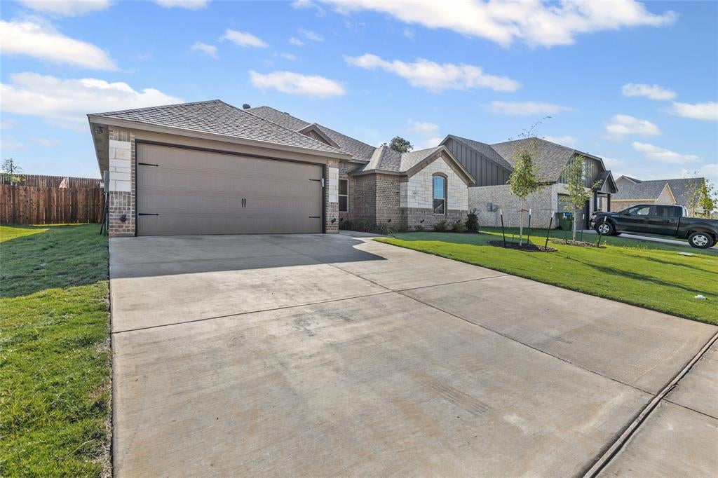 620 Jameson St, Springtown, TX 76082 photo