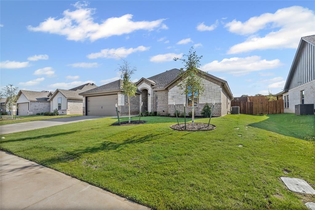620 Jameson St, Springtown, TX 76082 photo