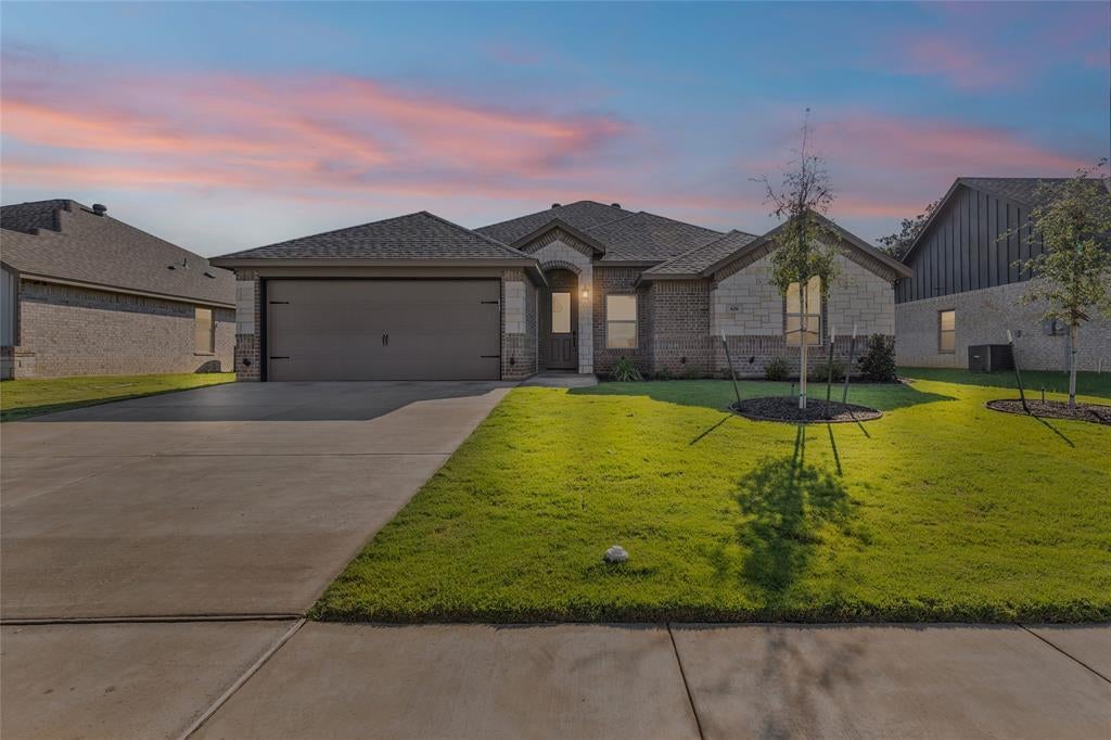 620 Jameson St, Springtown, TX 76082 photo