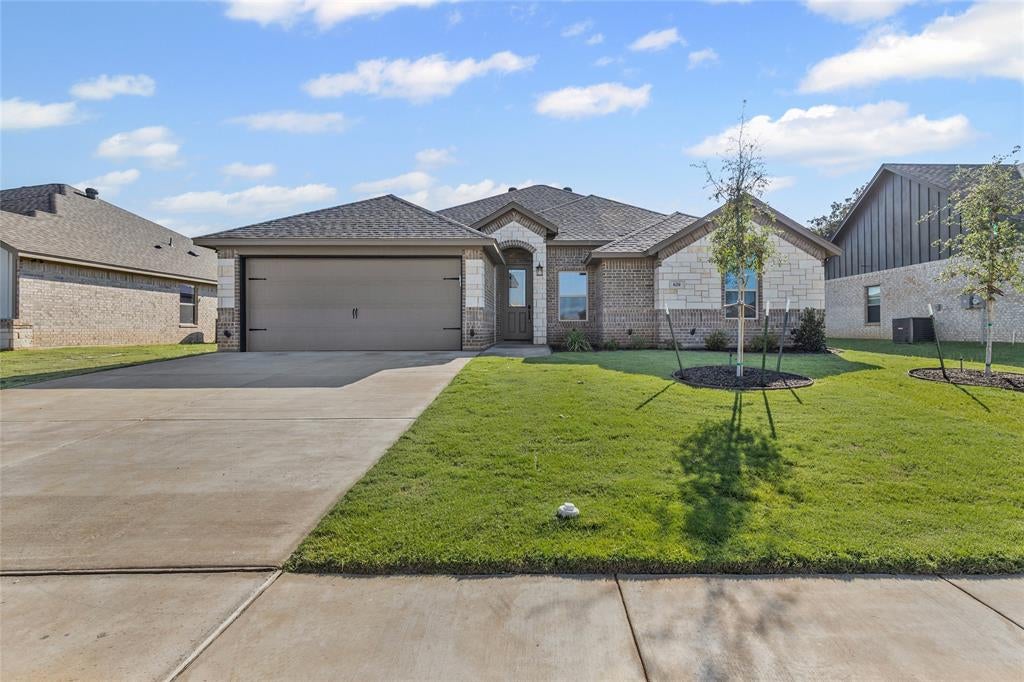 620 Jameson St, Springtown, TX 76082