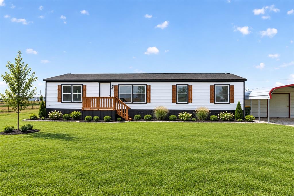 8325 Mckinney Ln, Joshua, TX 76058