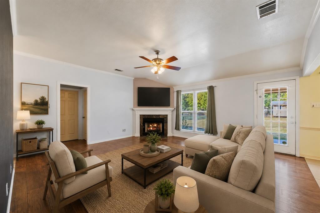 313 N Main St, Red Oak, TX 75154 photo
