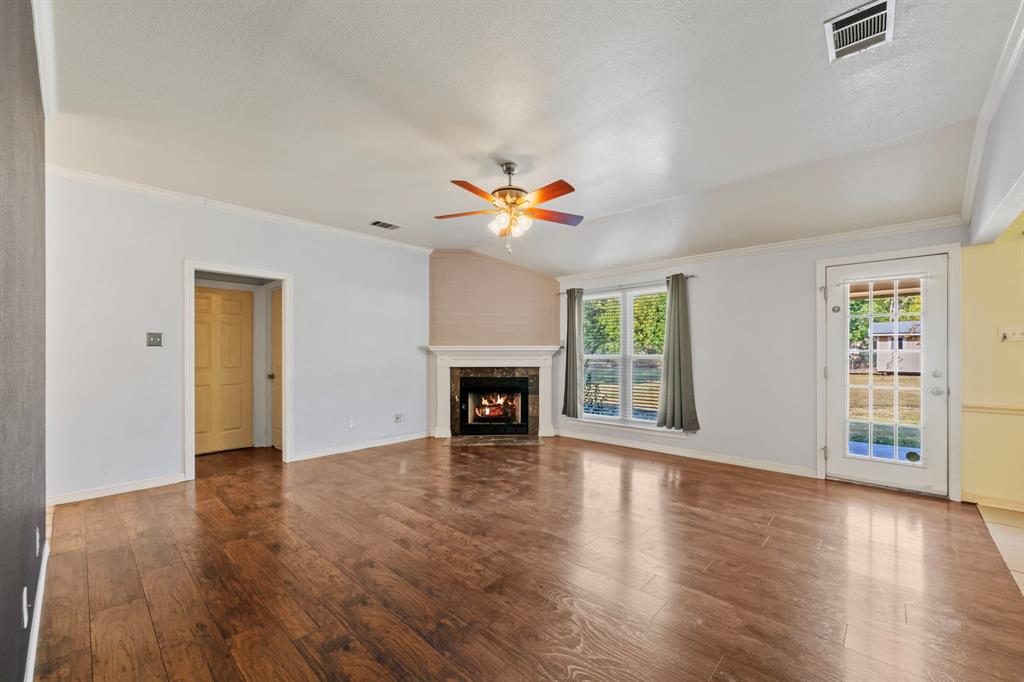 313 N Main St, Red Oak, TX 75154 photo