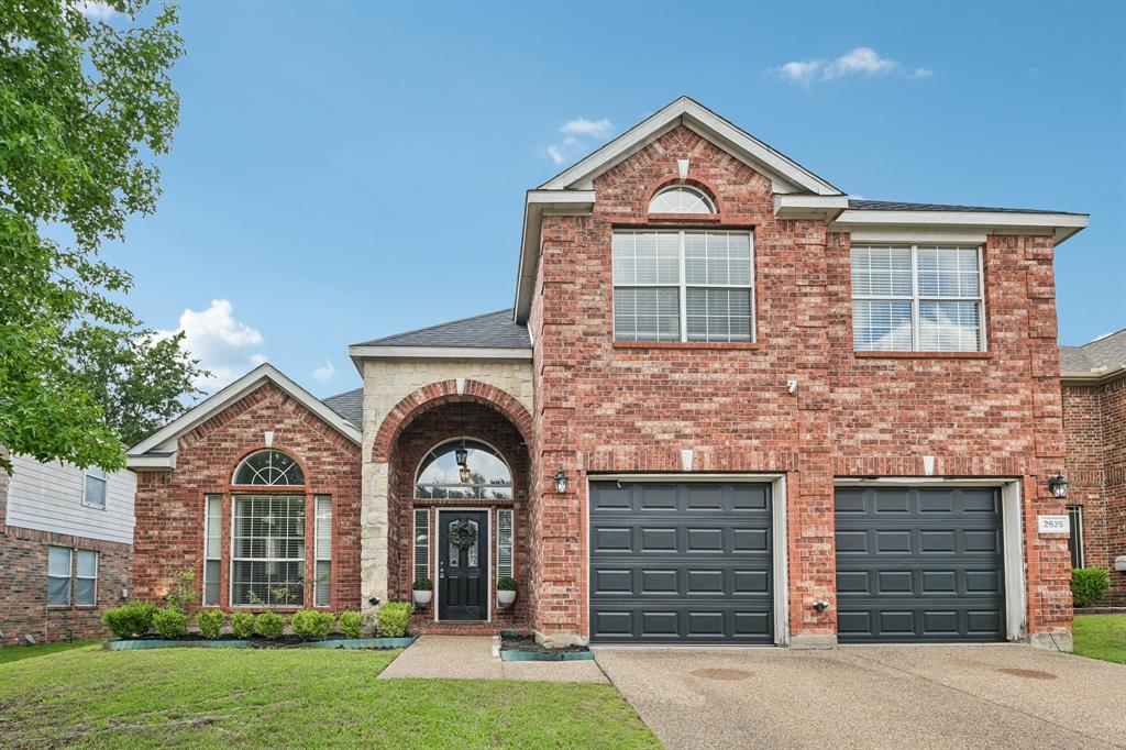 2825 Wales Ct, Grand Prairie, TX 75052