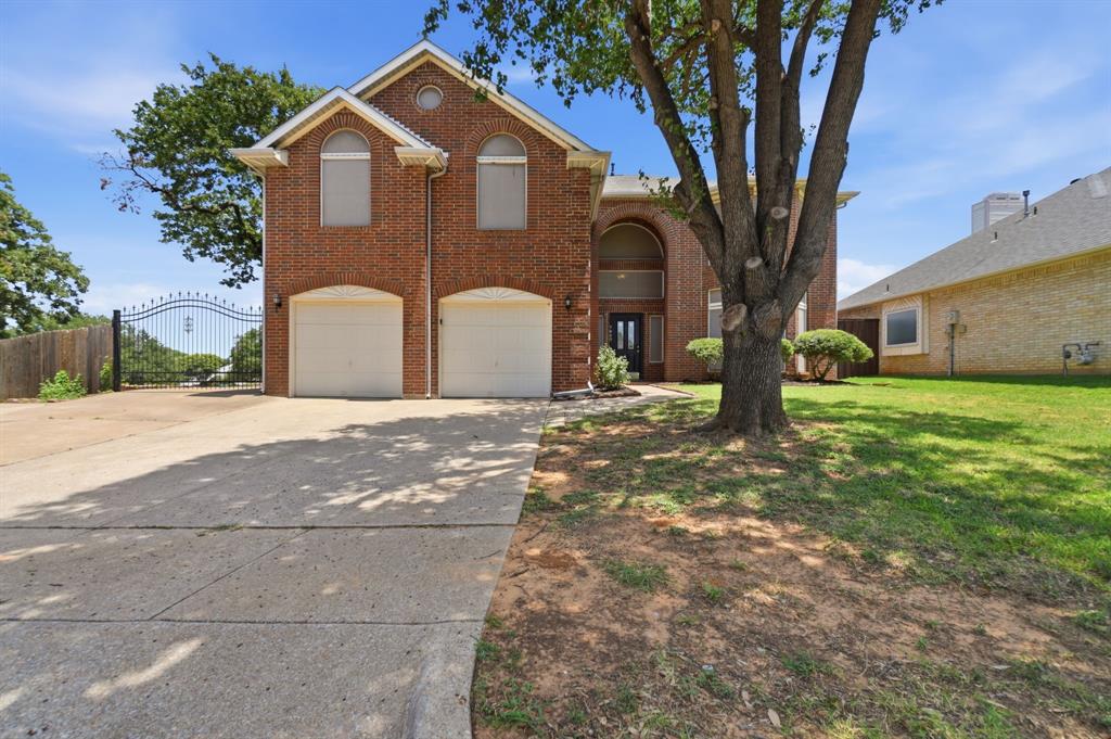 7840 Clover Leaf Dr, North Richland Hills, TX 76182