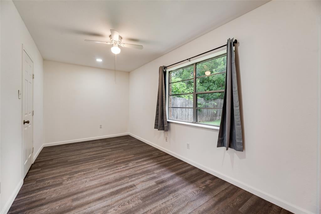 730 Cindy Ln, Grand Prairie, TX 75052 photo