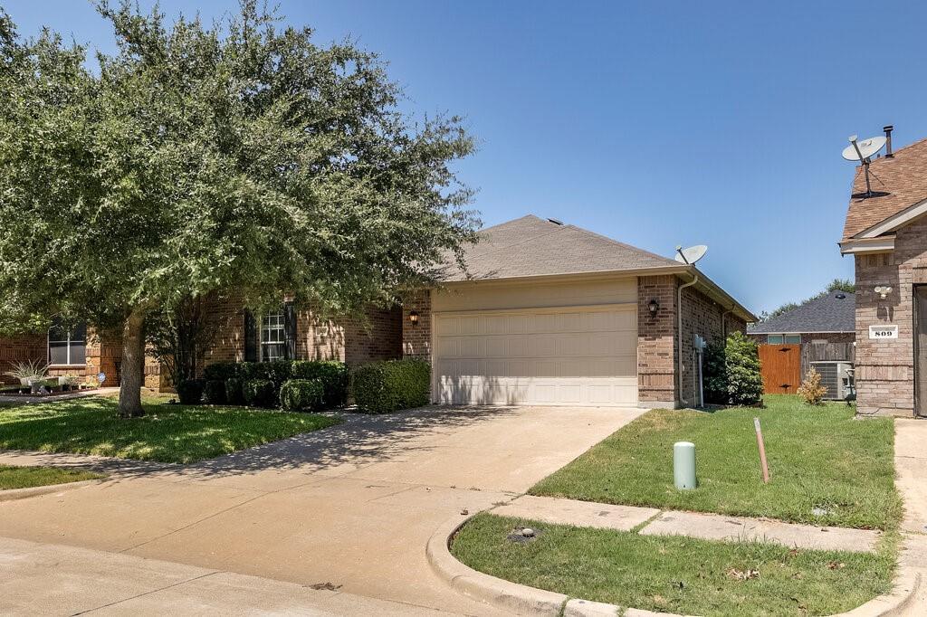 807 Bastrop Dr, Arlington, TX 76002 photo