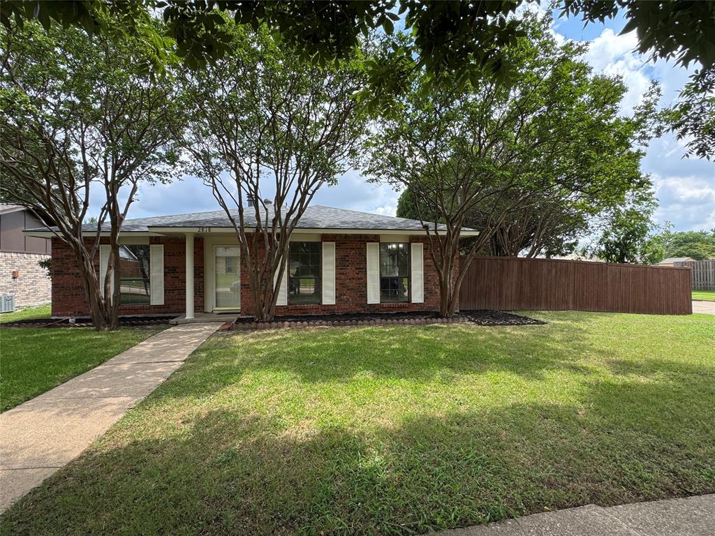 2818 Gayle Dr, Garland, TX 75044