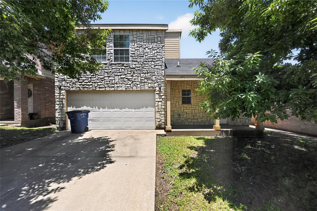 226 Cliff Heights Cir, Dallas, TX 75241