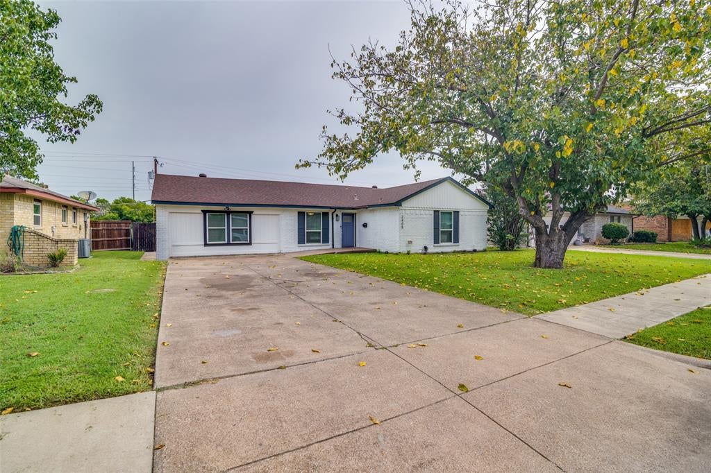 2405 Whippoorwill Dr, Mesquite, TX 75149