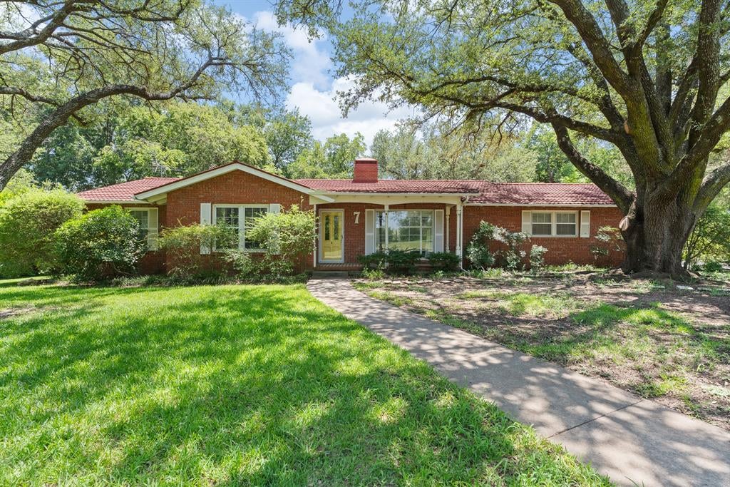 7 Hill Terrace Pl, Cleburne, TX 76033