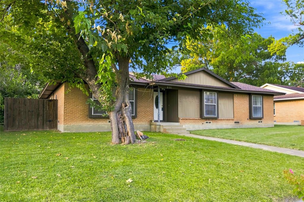 111 Kenwood Dr, Garland, TX 75041