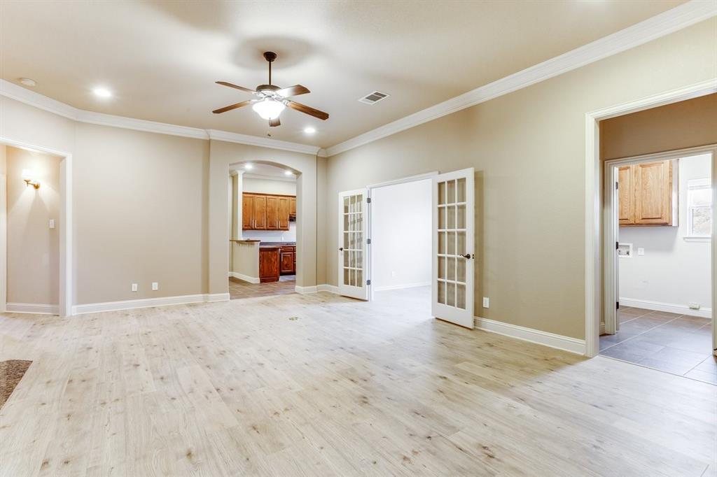 315 Castle Hill Dr, Burleson, TX 76028 photo