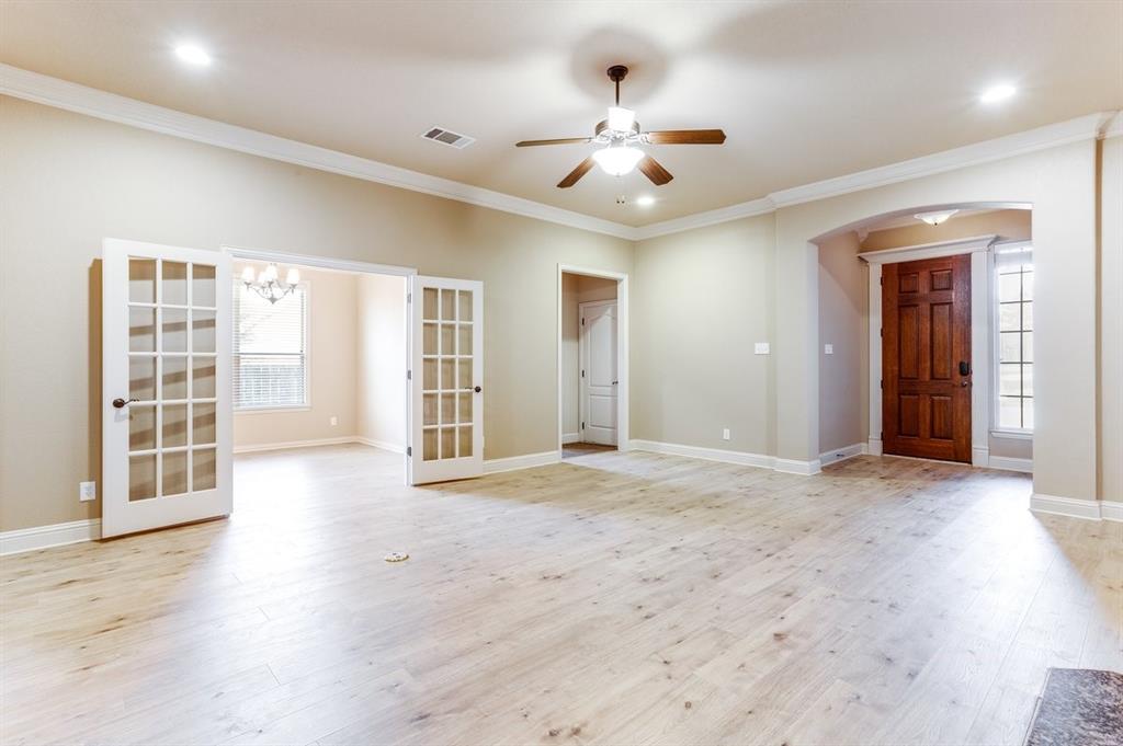 315 Castle Hill Dr, Burleson, TX 76028 photo