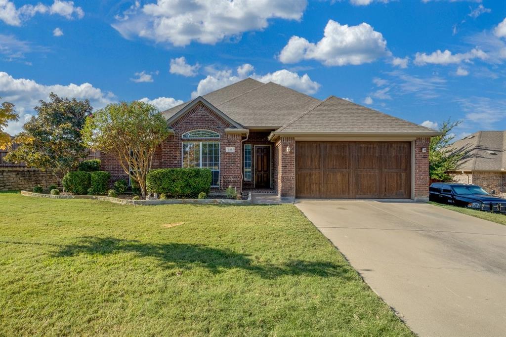315 Castle Hill Dr, Burleson, TX 76028