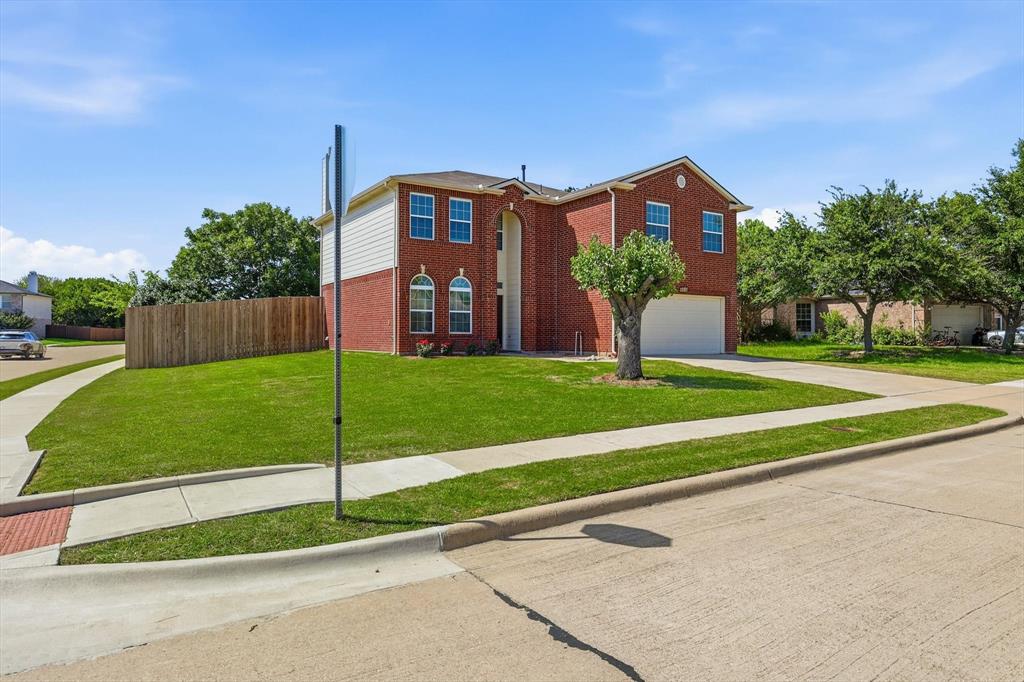 8012 Clear River Ln, Denton, TX 76210