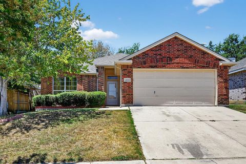 Single Family Residence in Fort Worth TX 4717 Barnhill Lane.jpg