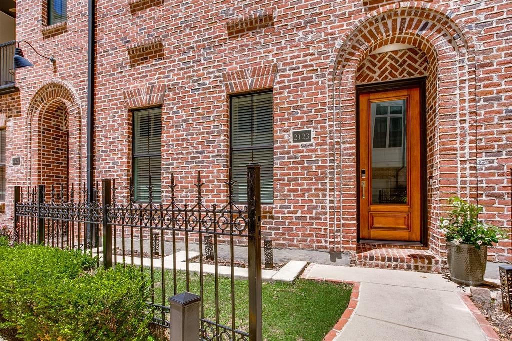2123 Diversey St, Dallas, TX 75201 photo
