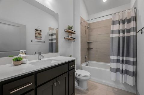 Townhouse in Argyle TX 1048 3rd Street 16.jpg