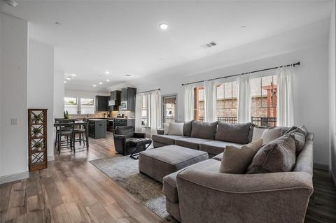 Townhouse in Argyle TX 1048 3rd Street 3.jpg
