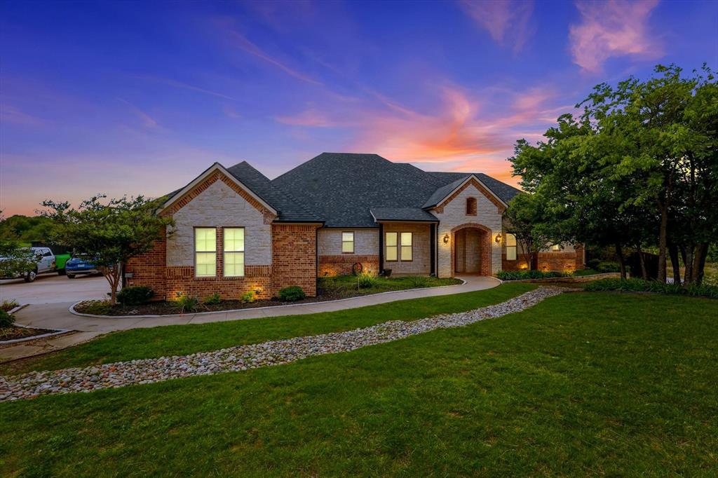 1040 Lighthouse Ct, Grand Prairie, TX 75104