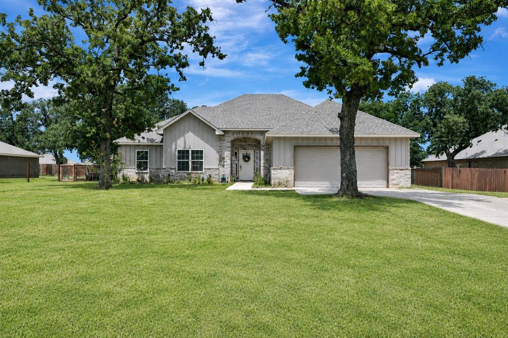 917 3 St, Springtown, TX 76082