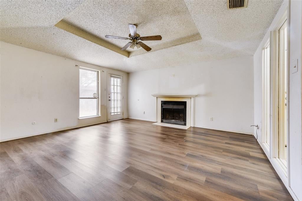 2523 Beverly Hills Ln, Mesquite, TX 75150 photo