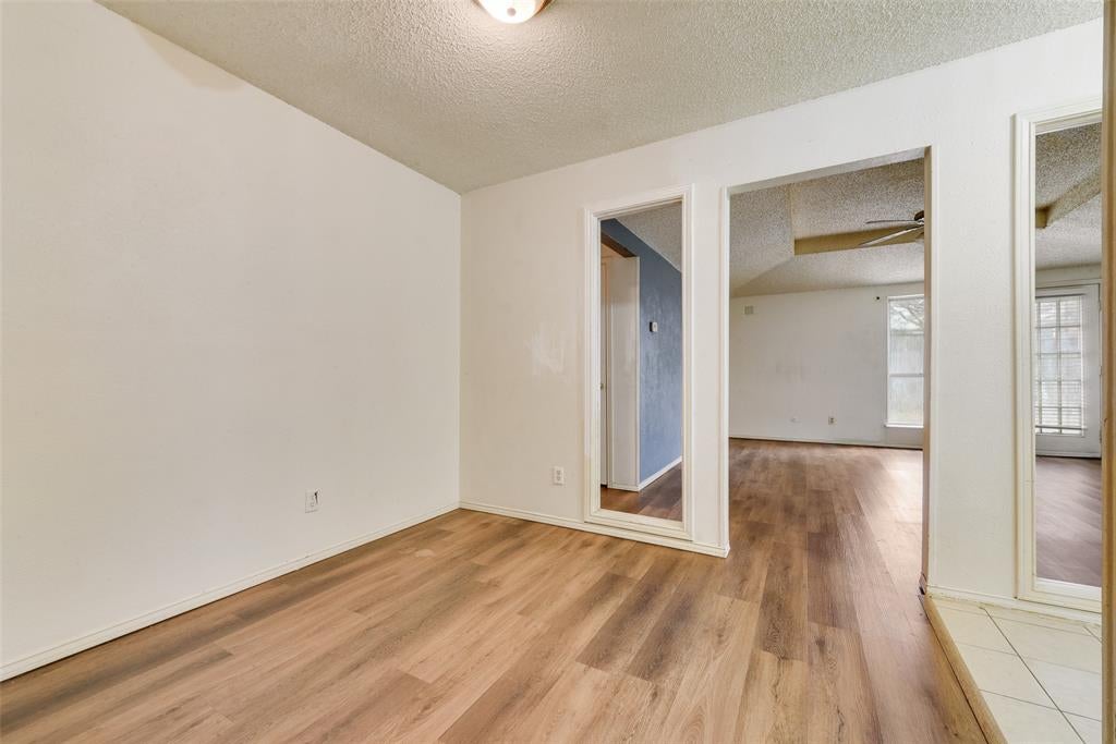 2523 Beverly Hills Ln, Mesquite, TX 75150 photo